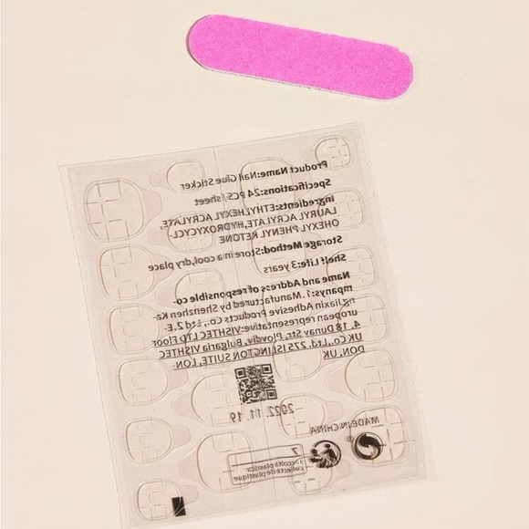 24 Piece Short Oval Fake Nails 💅 - Picture 3 of 6